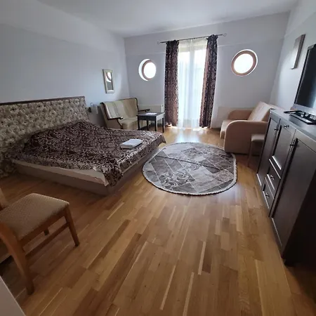 Bed & Breakfast Dworek Biesiadny Radzewice