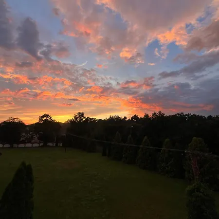 Dworek Biesiadny Oda ve Kahvaltı Radzewice