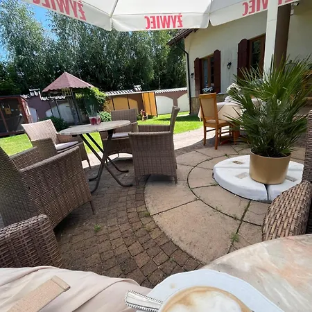 Dworek Biesiadny Bed & Breakfast