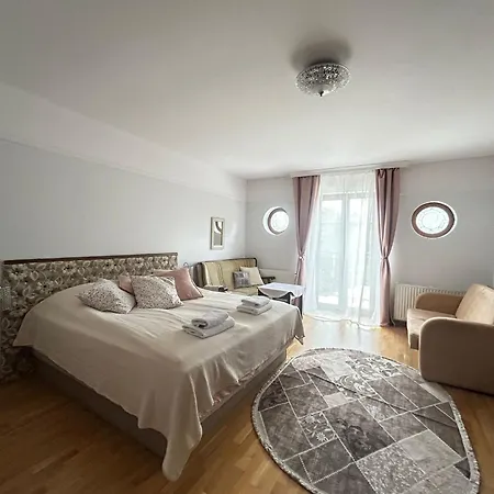 Bed & Breakfast Dworek Biesiadny Radzewice