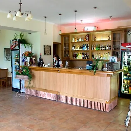 Dworek Biesiadny Bed & Breakfast Radzewice