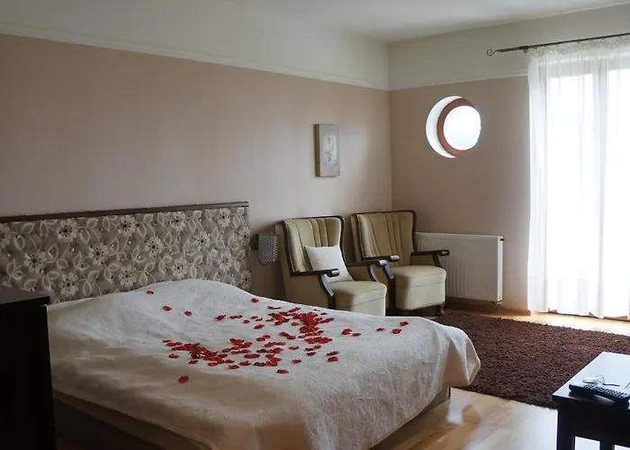 Bed & Breakfast Dworek Biesiadny 3*