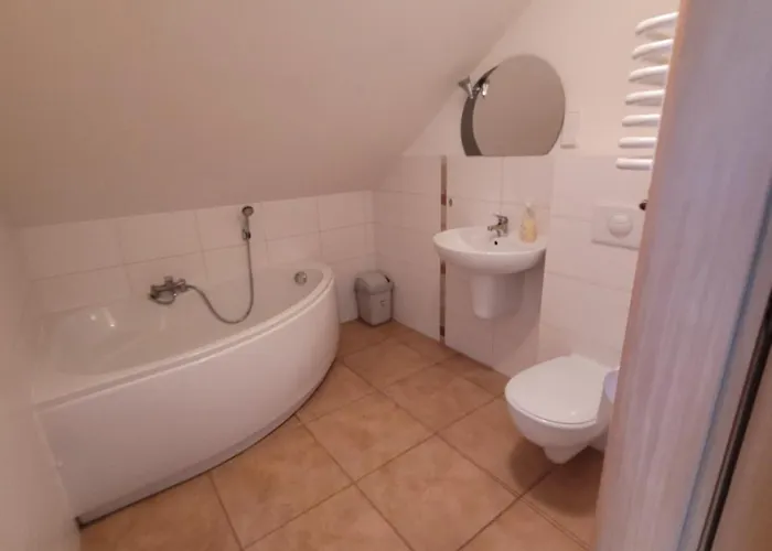 Dworek Biesiadny Bed & Breakfast Radzewice