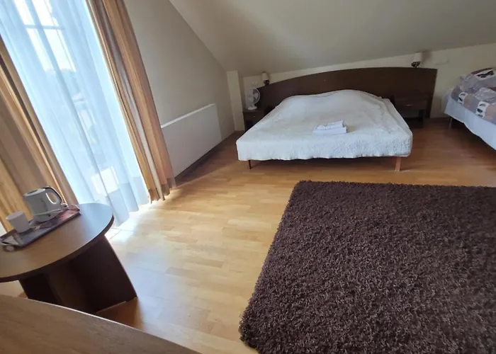 Nocleg ze śniadaniem Dworek Biesiadny