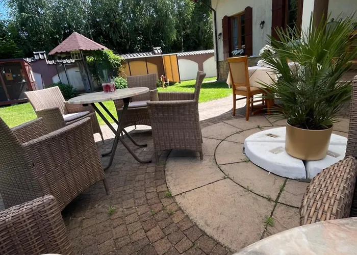 Dworek Biesiadny Bed & Breakfast