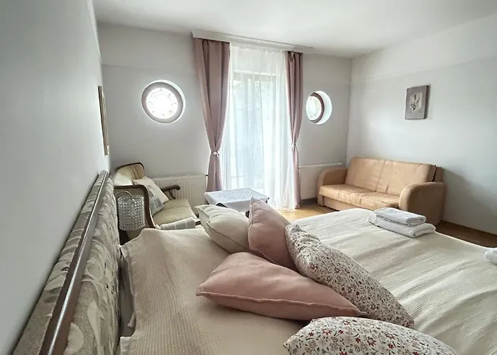 Dworek Biesiadny Nocleg ze śniadaniem 3*